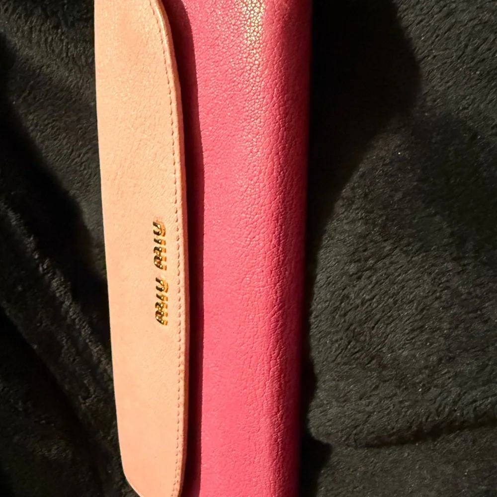 Miu Miu Pink Leather Wallet with Gold Logo - Picture 4 of 16